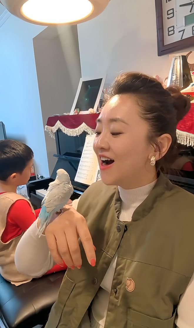 非遗被吓得捂嘴尖叫连连仍站第一排围观九游会·j9网站月亮姐姐回山西老家看