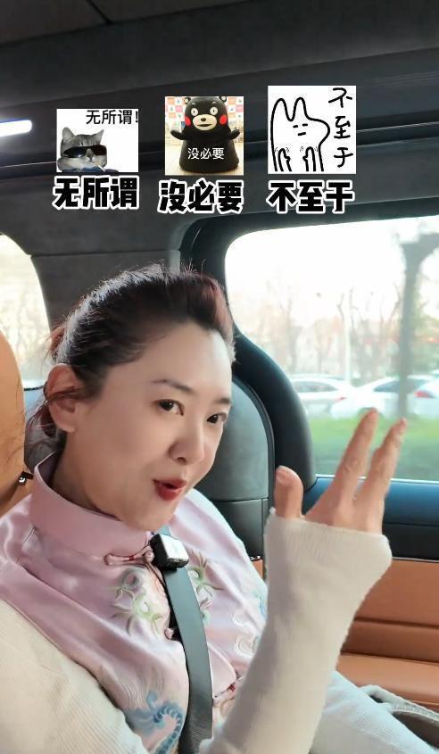 非遗被吓得捂嘴尖叫连连仍站第一排围观九游会·j9网站月亮姐姐回山西老家看(图7)