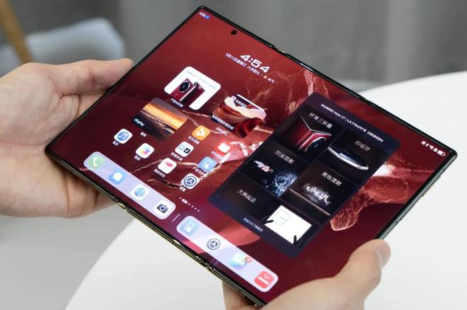old 6 vs iPhone16 Pro Max：机皇之争九游会j9入口登录新版华为Mate XT vs 三星 Z F(图2)