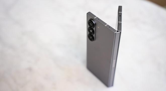 old 6 vs iPhone16 Pro Max：机皇之争九游会j9入口登录新版华为Mate XT vs 三星 Z F(图8)