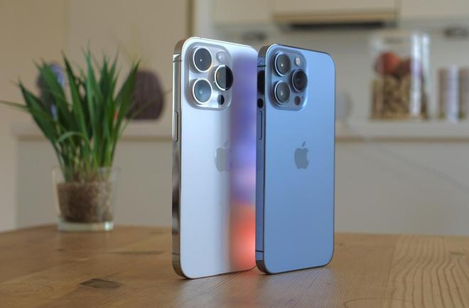 old 6 vs iPhone16 Pro Max：机皇之争九游会j9入口登录新版华为Mate XT vs 三星 Z F(图12)