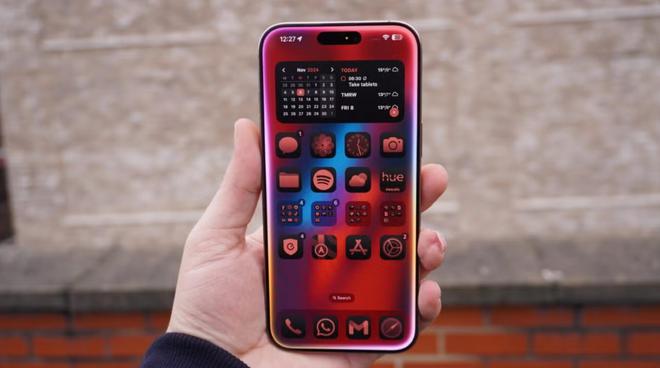 old 6 vs iPhone16 Pro Max：机皇之争九游会j9入口登录新版华为Mate XT vs 三星 Z F(图13)